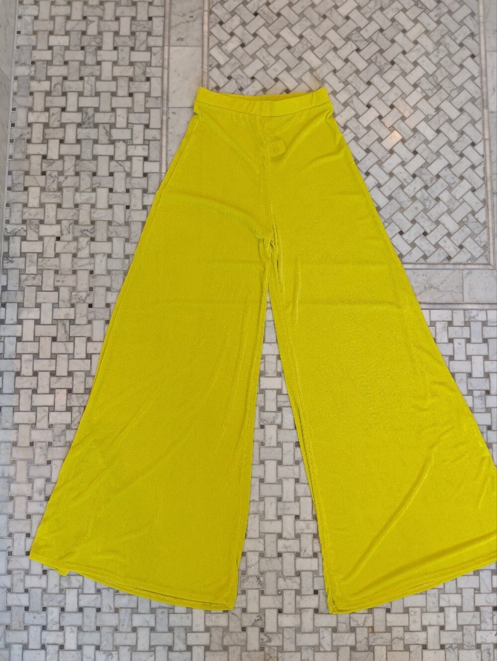 NWT Alora Eden "Walk This Way" Wide Leg Pant — Bright Yellow